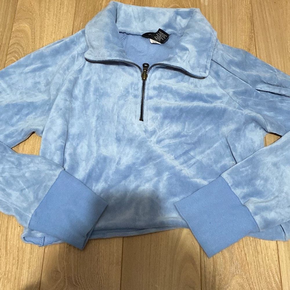 Moda international blue velour sweater size small‎